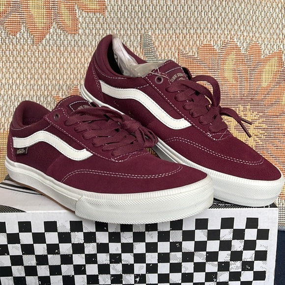 Vans WMNS Gilbert Crockett
Mauve Wine
VN0A5JIFALO
Sneakers - Picture 5 of 16